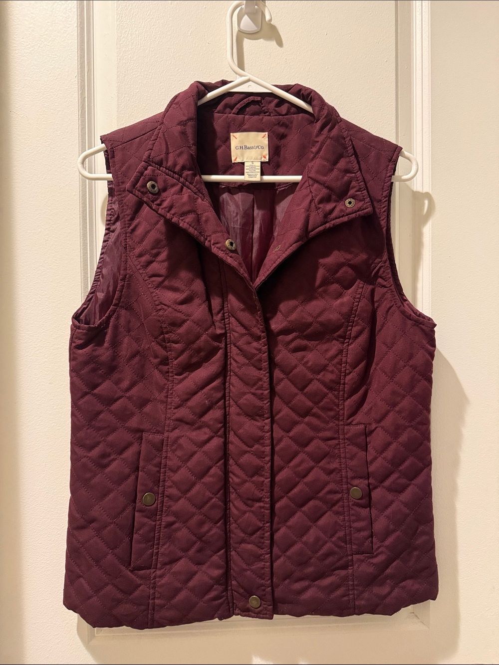 NEVER WORN G.H. Bass & Co. Quilted Vest in Wine